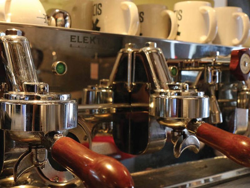 設有義式咖啡機的Cafe Side