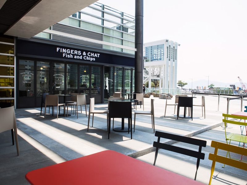 可眺望大海的露台餐廳 Fingers & Chat